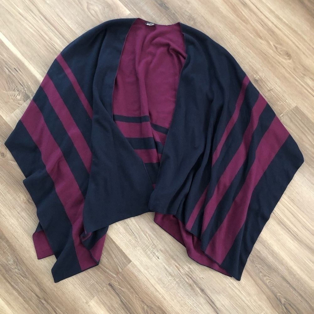Tabolts navy blue and plum purple Poncho one size in great condition
